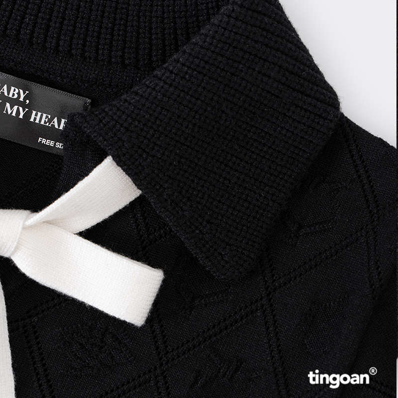 TINGOAN  SÀI GÒN- Áo len đen crop bề mặt len hoạ tiết quả trám cùng chi tiết buộc nơ YURI YURI TOP/BL