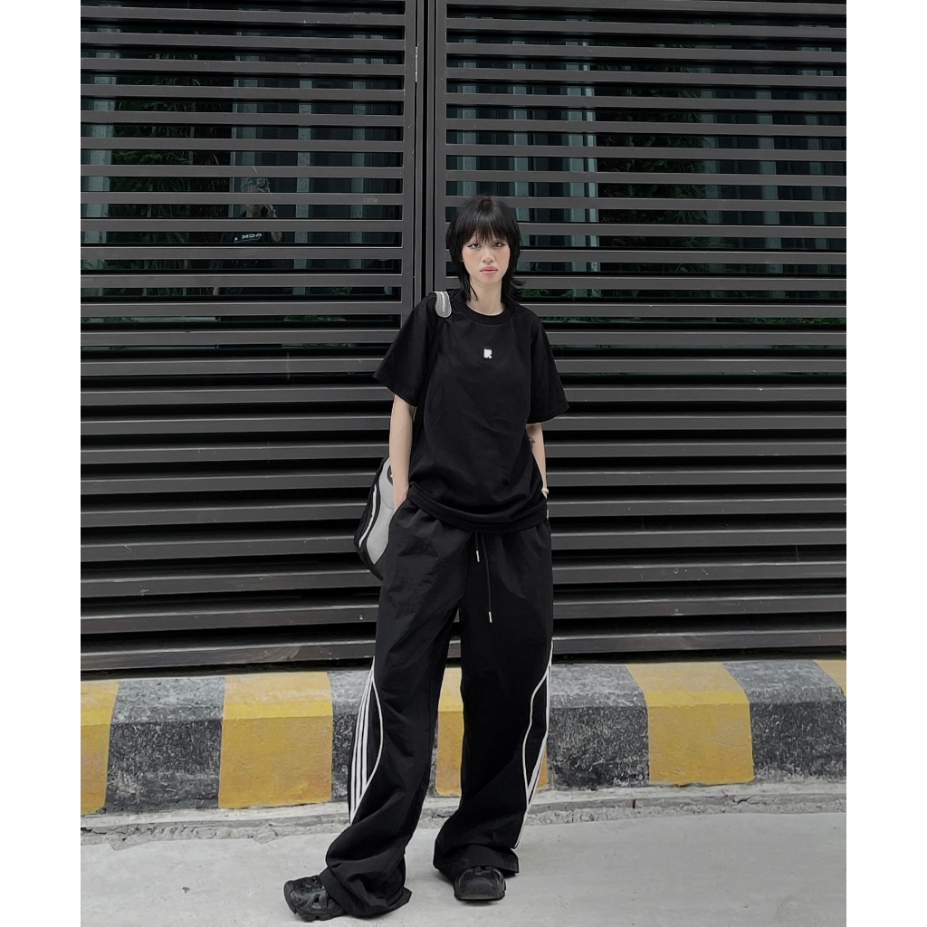 Áo thun nữ đen logo in 2 mặt Ross Studio tay ngắn chất liệu cotton - R2 IC T-SHIRT- ROSS STUDIO