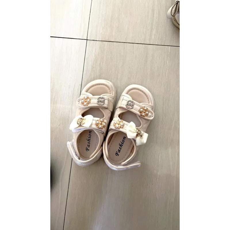 SANDAL 2 QUAI GẮN HOA BÉ GÁI