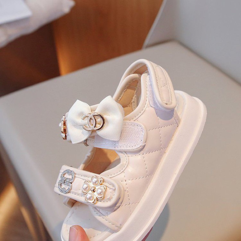 SANDAL 2 QUAI GẮN HOA BÉ GÁI