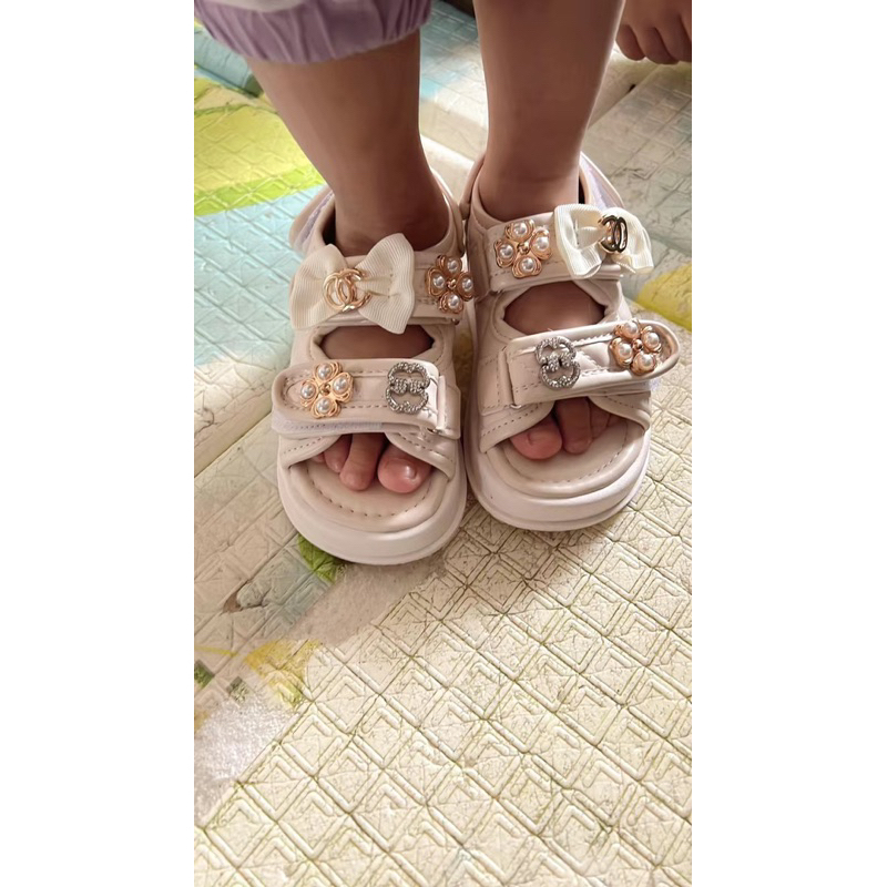 SANDAL 2 QUAI GẮN HOA BÉ GÁI