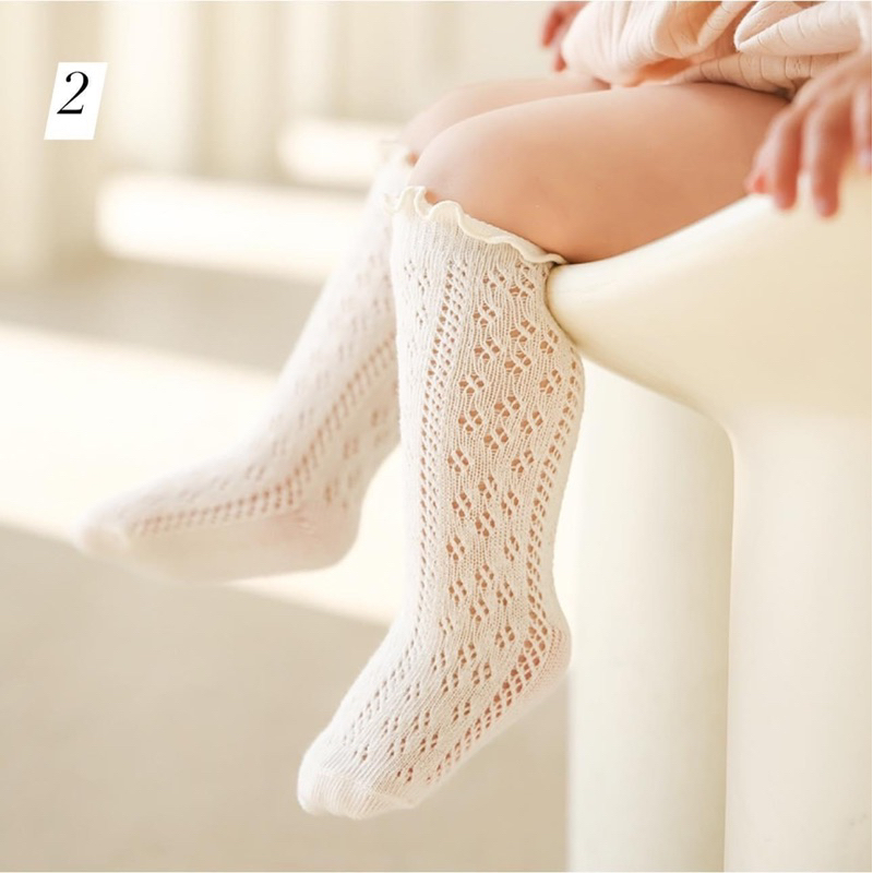 Tất ren bèo trắng xinh xắn cho bé