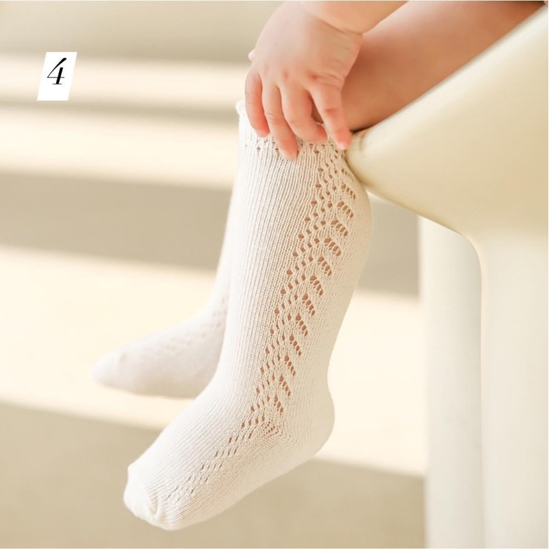 Tất ren bèo trắng xinh xắn cho bé