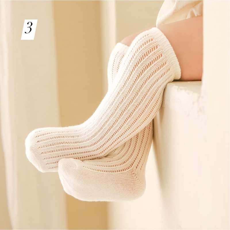 Tất ren bèo trắng xinh xắn cho bé