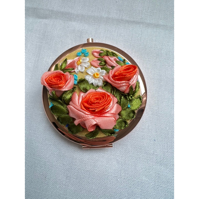 Gương thêu mini bỏ túi Handmade by Chang