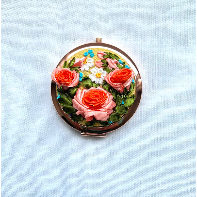 Gương thêu mini bỏ túi Handmade by Chang