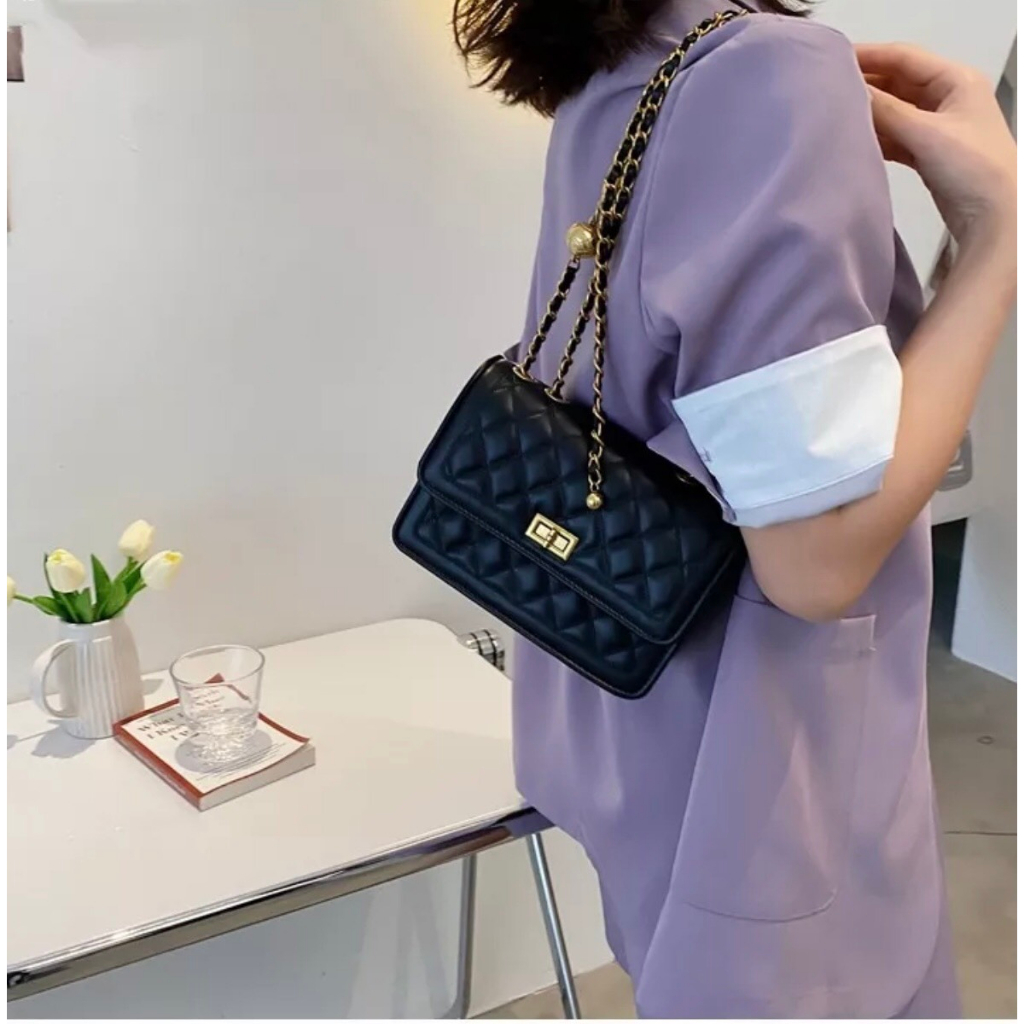 Túi nữ đeo vai trần trám ba chỉ khóa đồng - T17