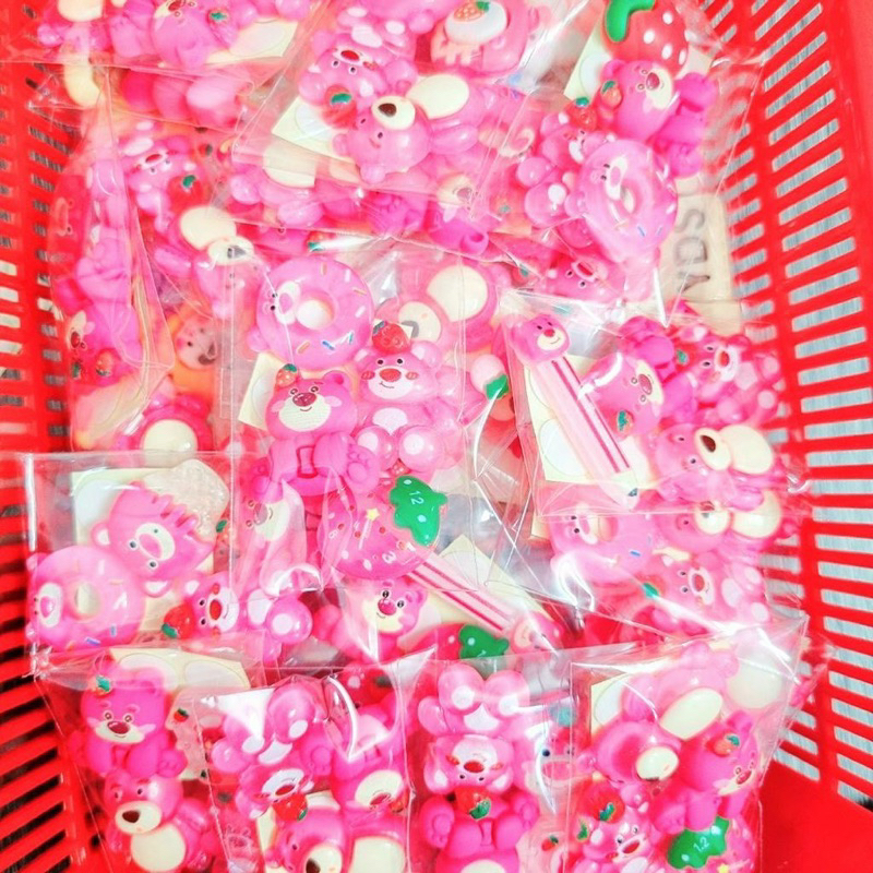 Set 4 Sticker Charm 3D Gấu Dâu Lotso Trang Trí Sổ Điện Thoại Bình Nước Siêu Xinh