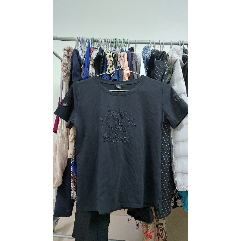 Áo phông nữ màu đen size L.