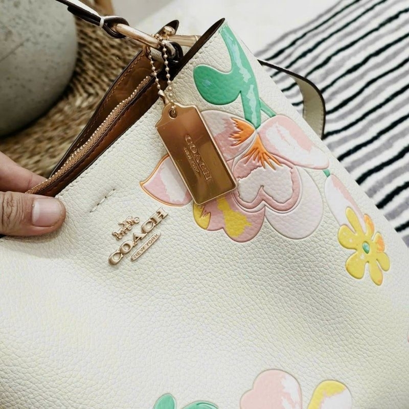 TÚI  C.OACH - TOWN BUCKET BAG HỌA TIẾT HOA XINH XẮN