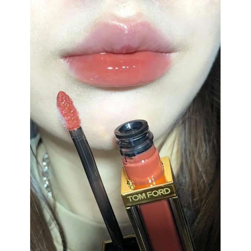 Son môi Tomford Gloss Luxe Lip màu 20 Phantôme 08 , son bóng nhưng mỏng nhẹ, màu lên môi cực chuẩn, nhiều dưỡng