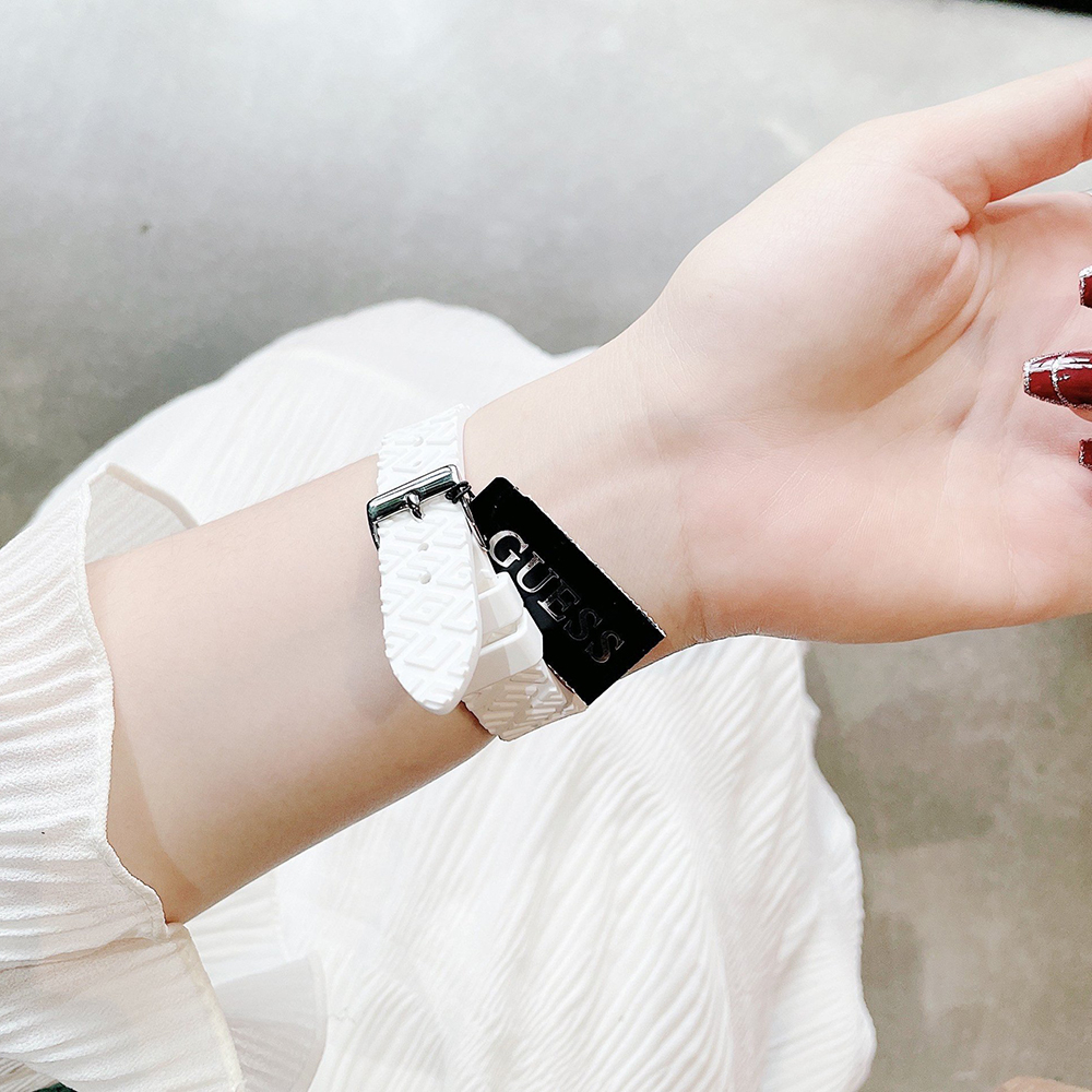 ĐỒNG HỒ NỮ GUESS FAME WHITE TRIANGLE SILICONE GW0543L1