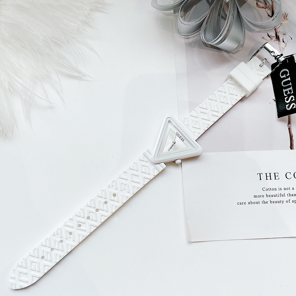 ĐỒNG HỒ NỮ GUESS FAME WHITE TRIANGLE SILICONE GW0543L1