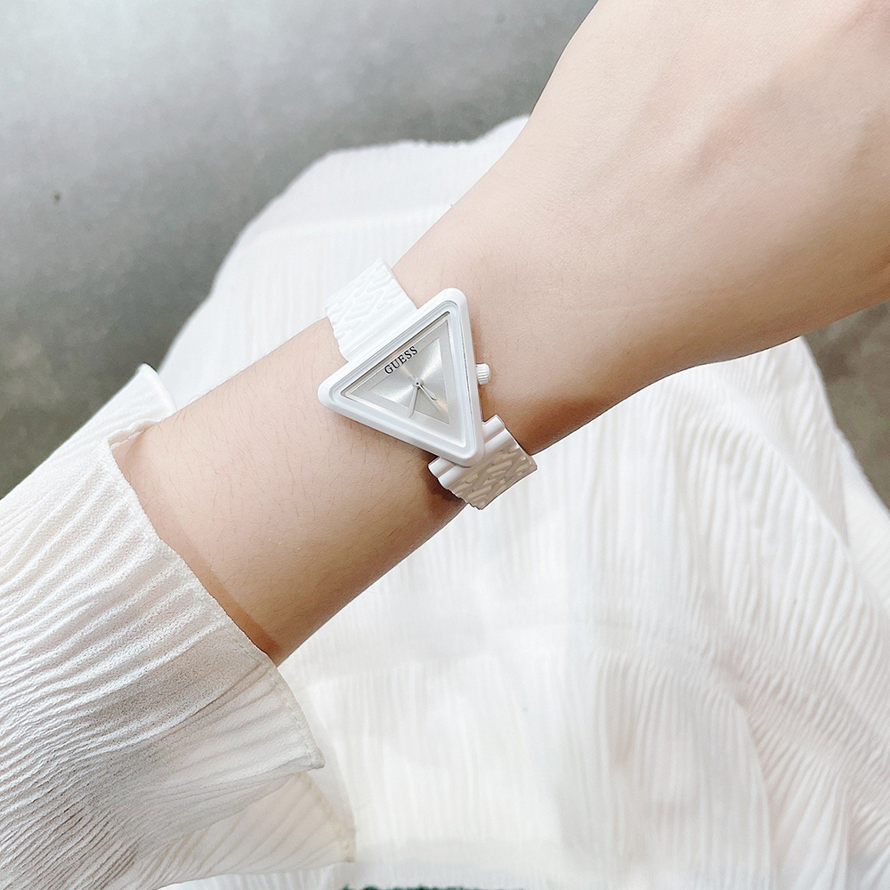 ĐỒNG HỒ NỮ GUESS FAME WHITE TRIANGLE SILICONE GW0543L1