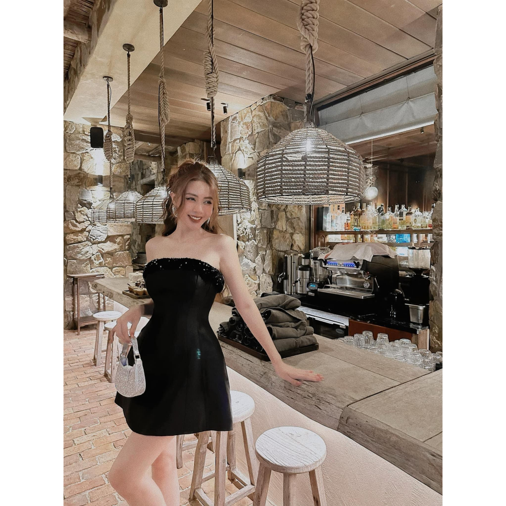 Đầm Váy Đen Cúp Ngực Viền Kim Sa Mặc Đi Tiệc