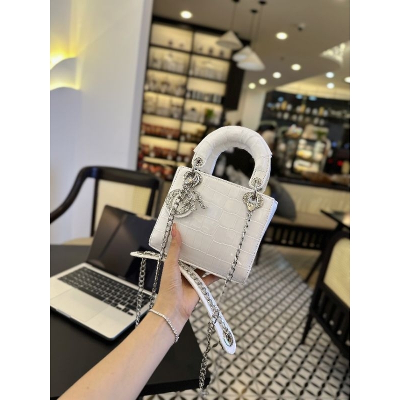 Túi quai xách lady da rắn bóng logo.đính đá 18cm có hộp