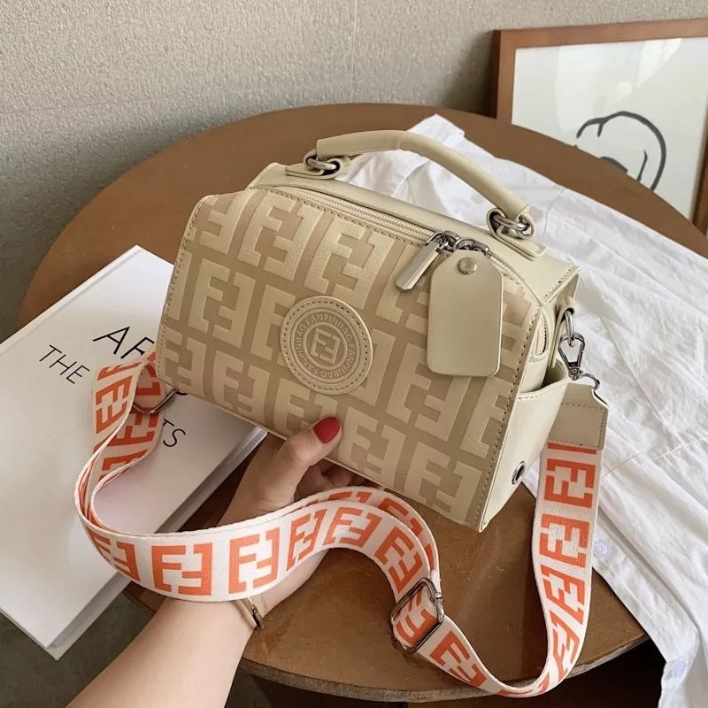 Túi dập chữ F( size  22- dáng trống)