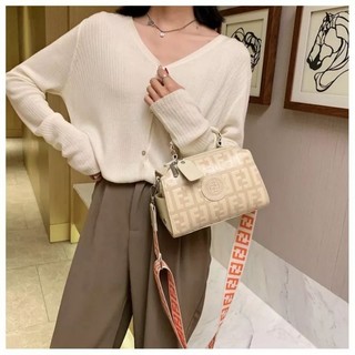 Túi dập chữ F( size  22- dáng trống)