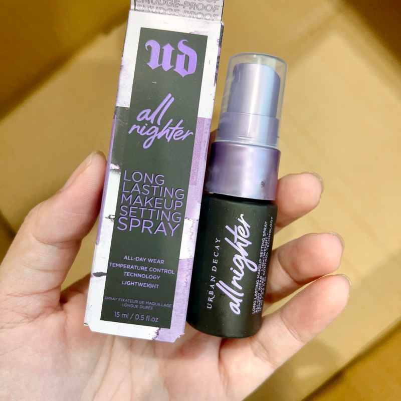 Xịt khoá nền Urban Decay All Nighter