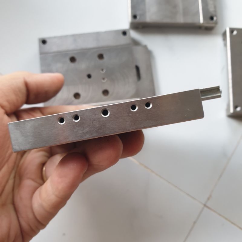 Bộ trượt thép trắng, nhôm đen vuông 8x8cm hành trình 5cm chế gọt cell pin 18650