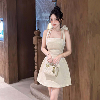 𝑫𝒂𝒓𝒍𝒆𝒚 𝑫𝒓𝒆𝒔𝒔 Đầm dây nơ sau hở lưng dáng chữ A - TKCC BAGEO L1