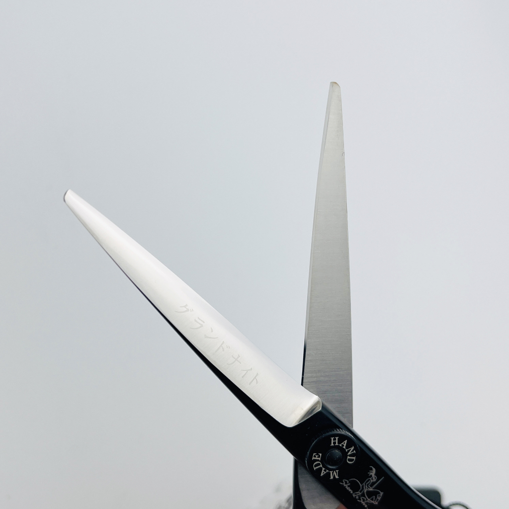 Bộ kéo cắt tóc hiệp sĩ đen chất lượng cho salon, barbershop