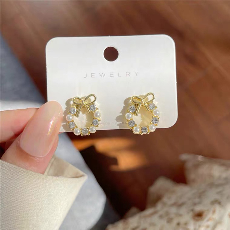 Khuyên tai vòng nơ đính ngọc trai nhân tạo dáng xinh xắn TODOKI T049