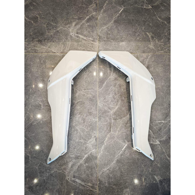 Ốp bên hông bình ắc quy