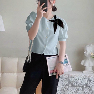 Áo crop đính hoa lệch vai