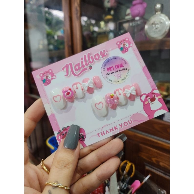 Nailbox gấu dâu form tròn ngắn