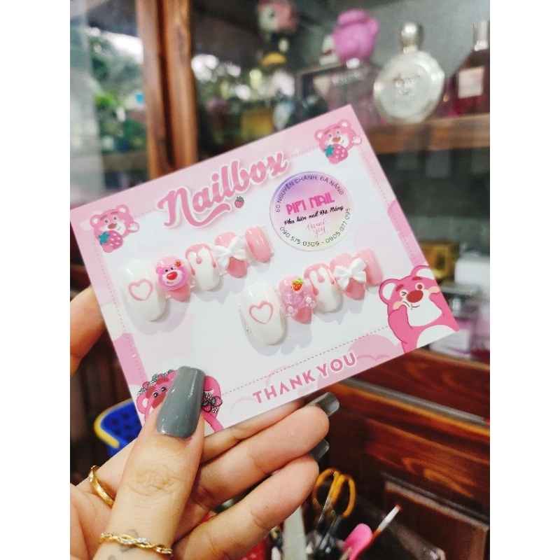 Nailbox gấu dâu form tròn ngắn