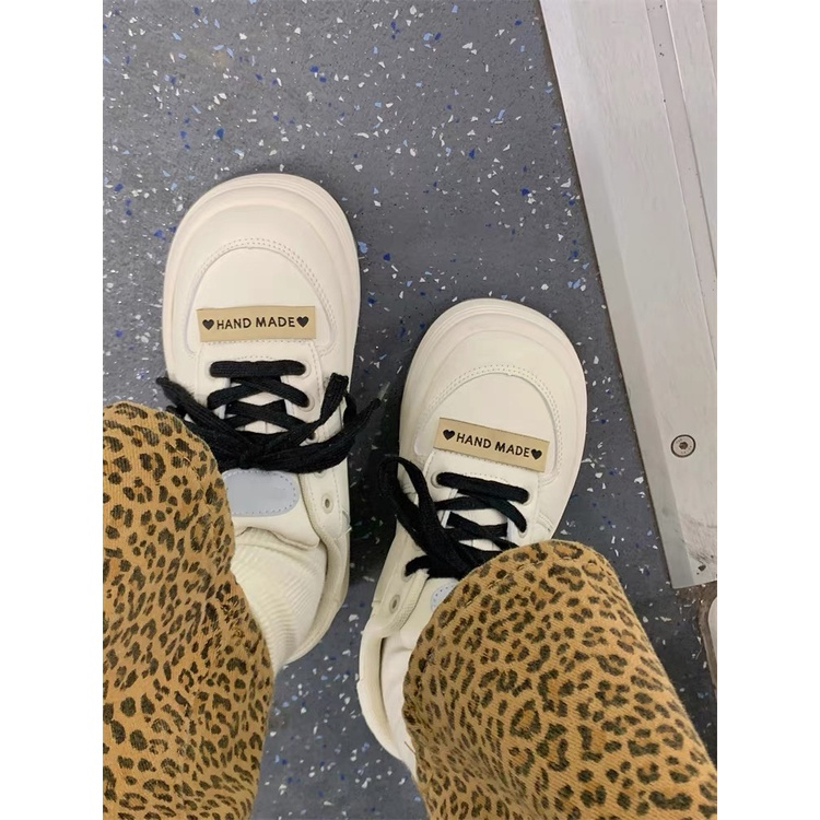 Giày thể thao nữ đế bằng dây đen