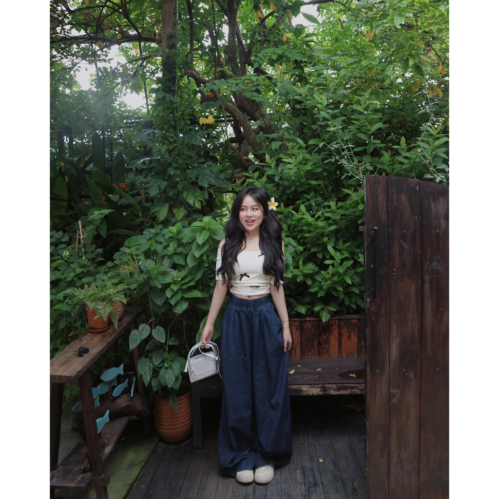 ✿ ÁO TRẮNG TRỄ VAI ĐÍNH NƠ ✿ / ✿ QUẦN JEANS NHẸ XANH ĐẬM FORM SUÔNG ✿