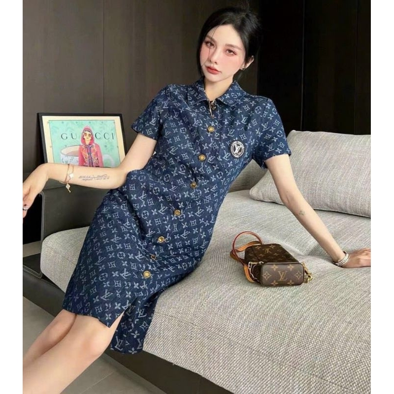 Hàng nhập - Đầm jean dáng suông cổ sơ mi cài nút, váy bò xuông tay ngắn in logo sang trọng