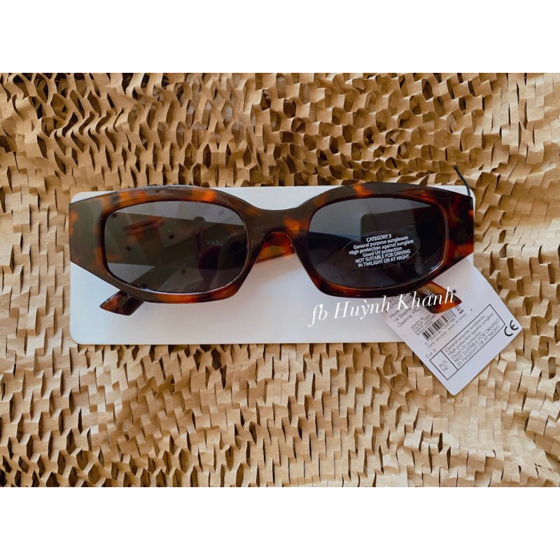 Kính thời trang chunky sunglasses hãng Cotton on/ Rubi Úc Auth