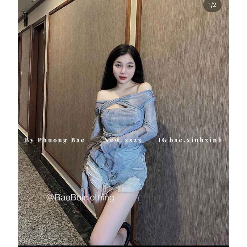 Áo lưới xoắn ngực loang, xỏ ngón dài tay màu xanh nhạt ôm body, Chuẩn mác GW.WE như video