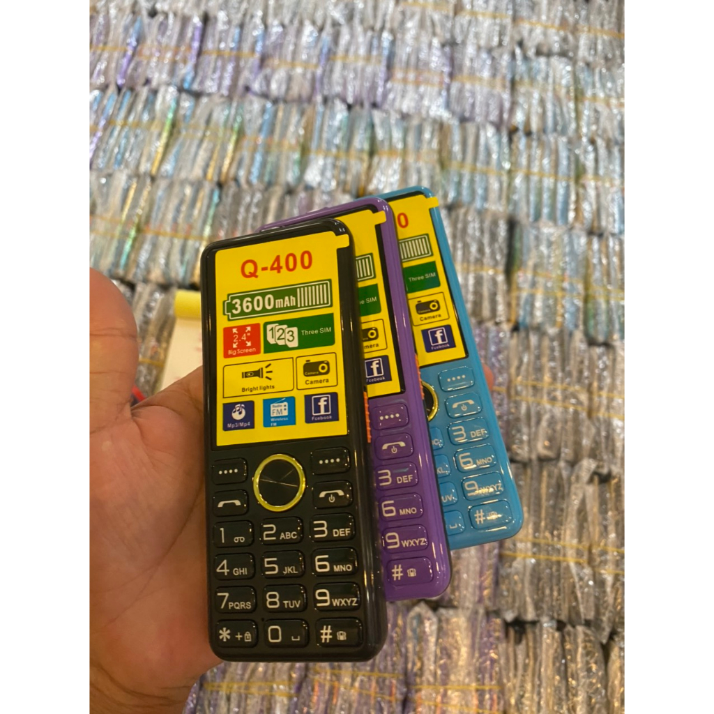 Điện thoại bàn phím Q-400 3 sim loa to,sóng khỏe,pin siêu trâu,hỗ trợ đọc bàn phím máy mới full box