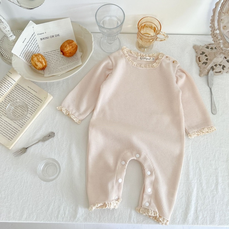 Bộ body dài tay tổ ong chất liệu cotton, ren cổ điệu đà mềm mại cho bé gái từ 4 đến 11kg Minubaby 44059
