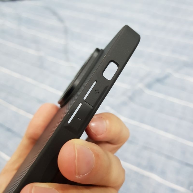 Ốp ren vân carbon 13promax,14promax, 15promax chuyên dành cho lens 17mm, chắc chắn và gọn gàng