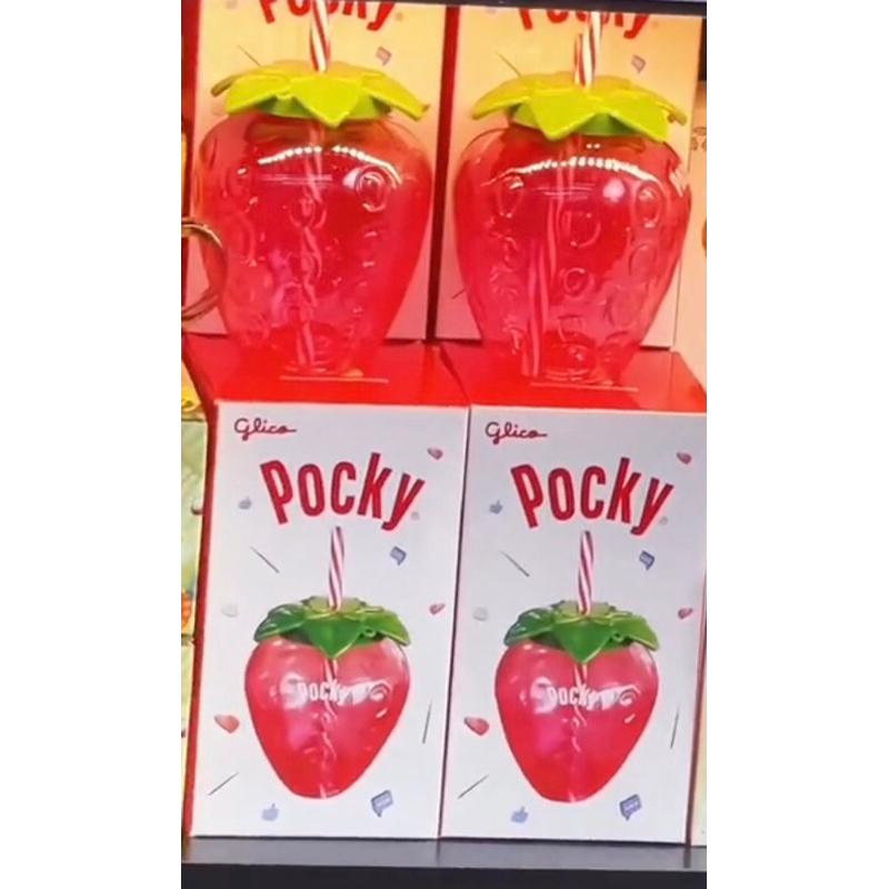 bình nước hình quả dâu tây quà tặng circle ⭕️