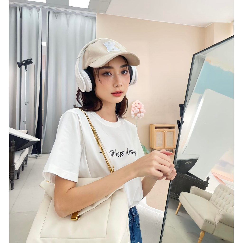 Áo phông nữ from rộng JM Dress Design  thêu phom vai vừa 2T41.2208CT