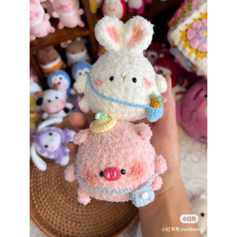 Móc khoá len heo thỏ đi học len xù