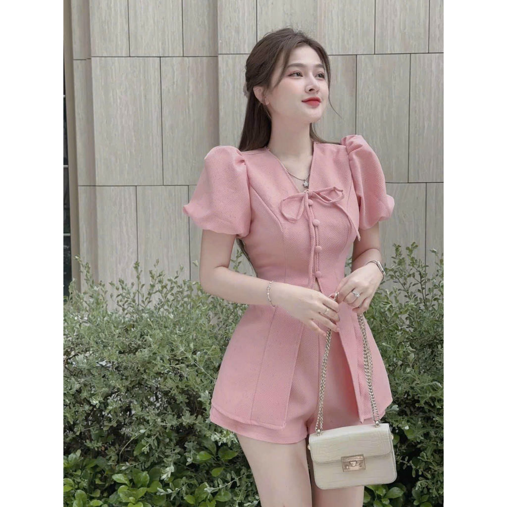 Sét Aó Tiểu Thư PEPLUM Nút Bọc Xẻ Tà Trước + Quần Short Cạp Cao,Sét Bộ Thiết Kế Cổ V Tay Bồng Cute,Màu Hồng Bánh Bèo