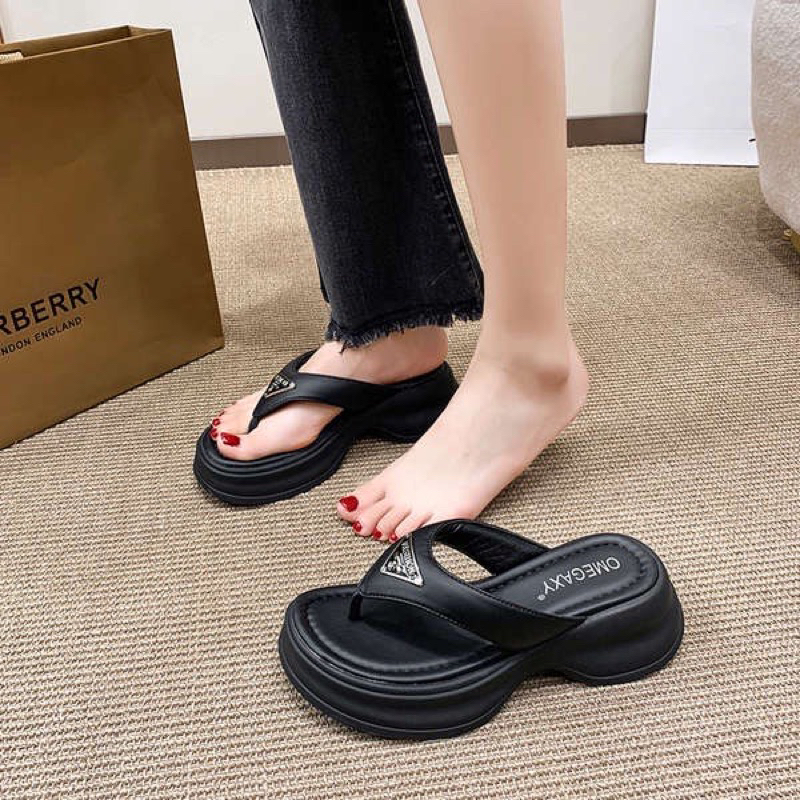 Dép Nữ Phiên Bản Hàn Quốc Mùa Hè Dày Đế Kim Loại Tam Giác