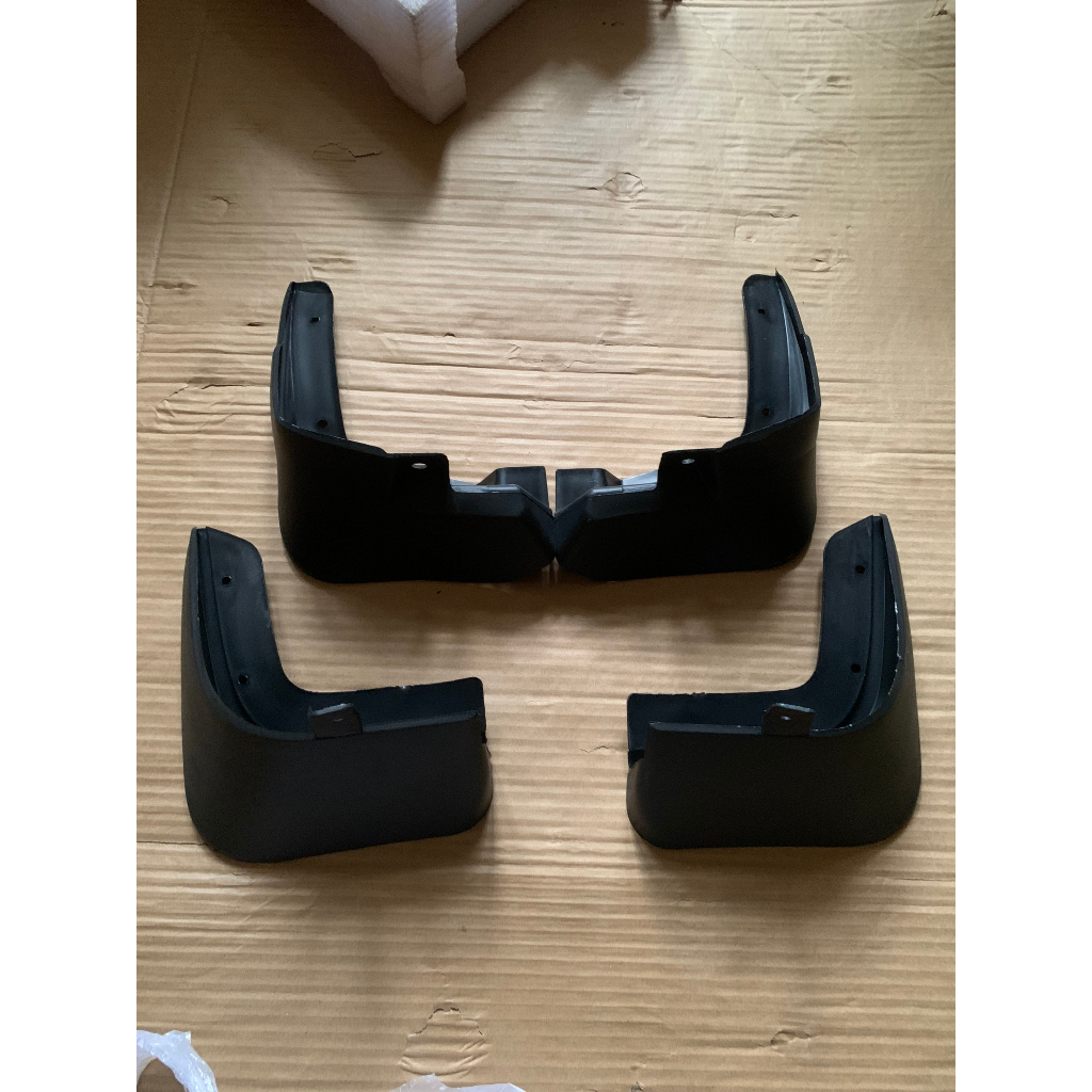 CHẮN BÙN XE DAEWOO LANOS