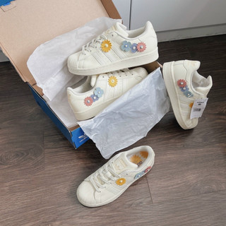 Giày Thể Thao Adidas Superstar W”WHITE/DAISY Hoa Cúc Sò Trắng Sữa Hoa Cúc Vàng Sọc Tím Tặng Tất, Sò ADIAS TRẮNG , XANH,