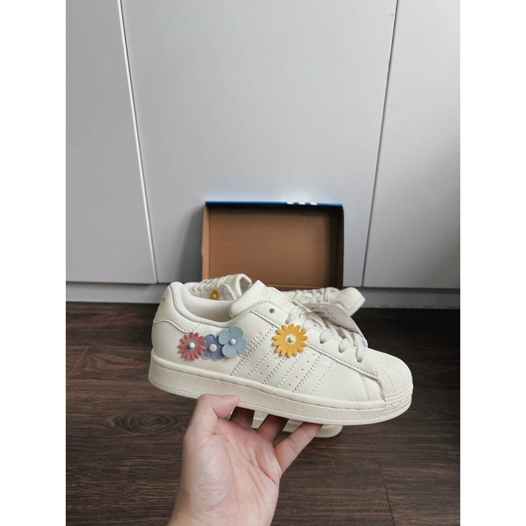 Giày Thể Thao Adidas Superstar W”WHITE/DAISY Hoa Cúc Sò Trắng Sữa Hoa Cúc Vàng Sọc Tím Tặng Tất, Sò ADIAS TRẮNG , XANH,