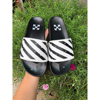  dép quai ngang sọc trắng đen sản phẩm được ưa chuộng nhất hiện nay 