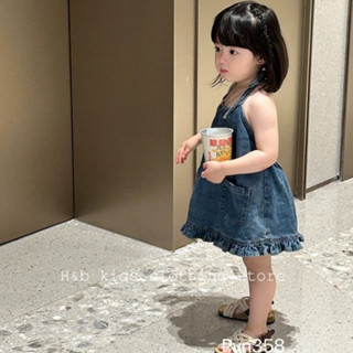 Váy jean bé gái chun lưng dáng cổ yếm có túi trước cho bé từ 8-20kg