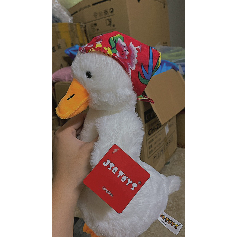 Linh vật Nxnx34 vịt bông đội khăn đỏ size 35cm HÀNG CÓ SẴN